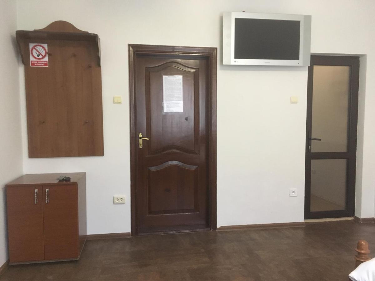 Міні-Готель Нептун Rivne Extérieur photo